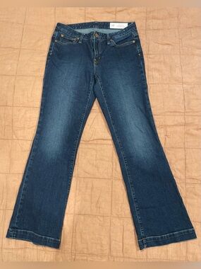 GAP Low Rise Long and Lean jeans - size 30 regular.